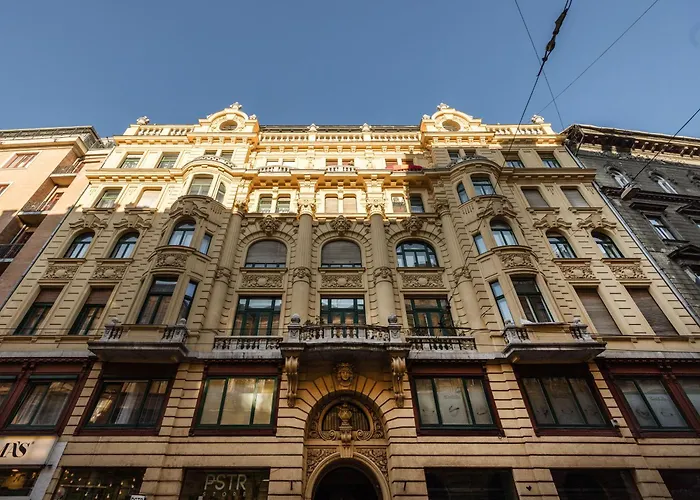 Hidden Gem By Dohany Synagogue & Fashion Street