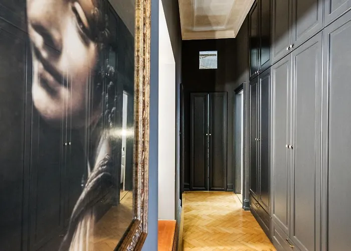 Hidden Gem By Dohany Synagogue & Fashion Street