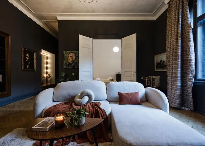 Hidden Gem By Dohany Synagogue & Fashion Street